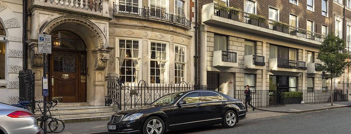 Entrance to Harley Street Orthodontics